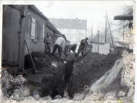 Bau der Wasserleitung auf dem
Tagelöhnerhof