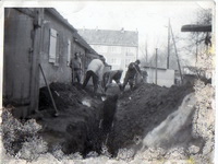 Bau der Wasserleitung auf dem
Tagelöhnerhof